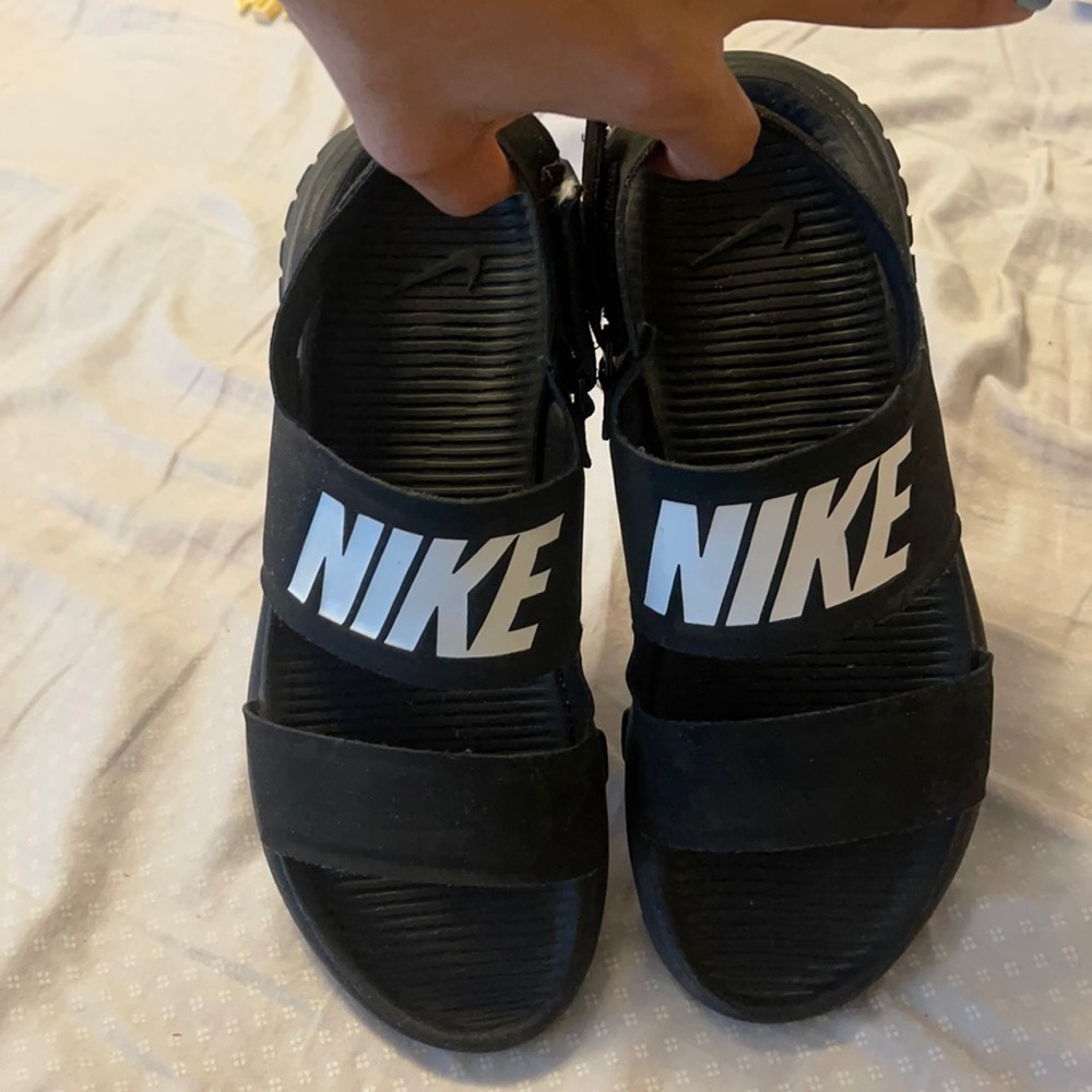 Nike tanjun sandals